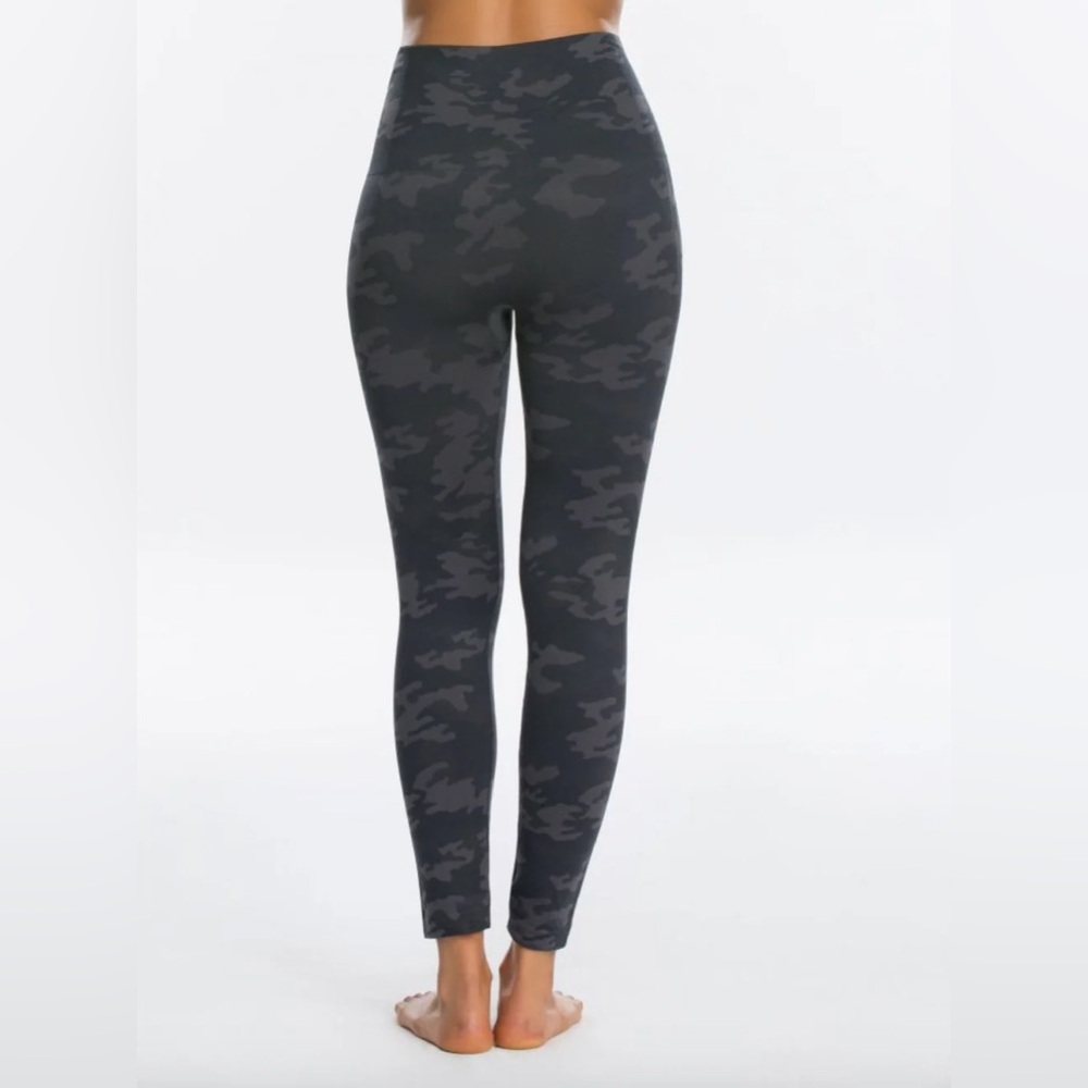 (NWT) Spanx Look At Me Now Camo Legging XS - Picture 5 of 9